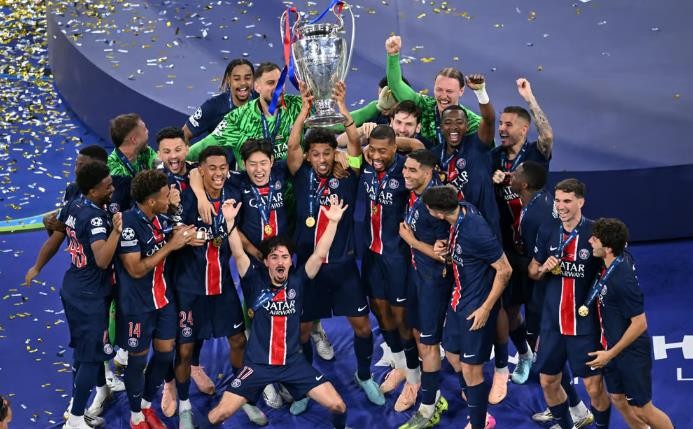 Không chỉ lần đầu tiên đăng quang ở đấu trường châu Âu, chiến thắng tại Allianz Arena (Munich, Đức) còn giúp PSG hoàn tất cú ăn ba sau khi giành chức vô địch quốc nội.