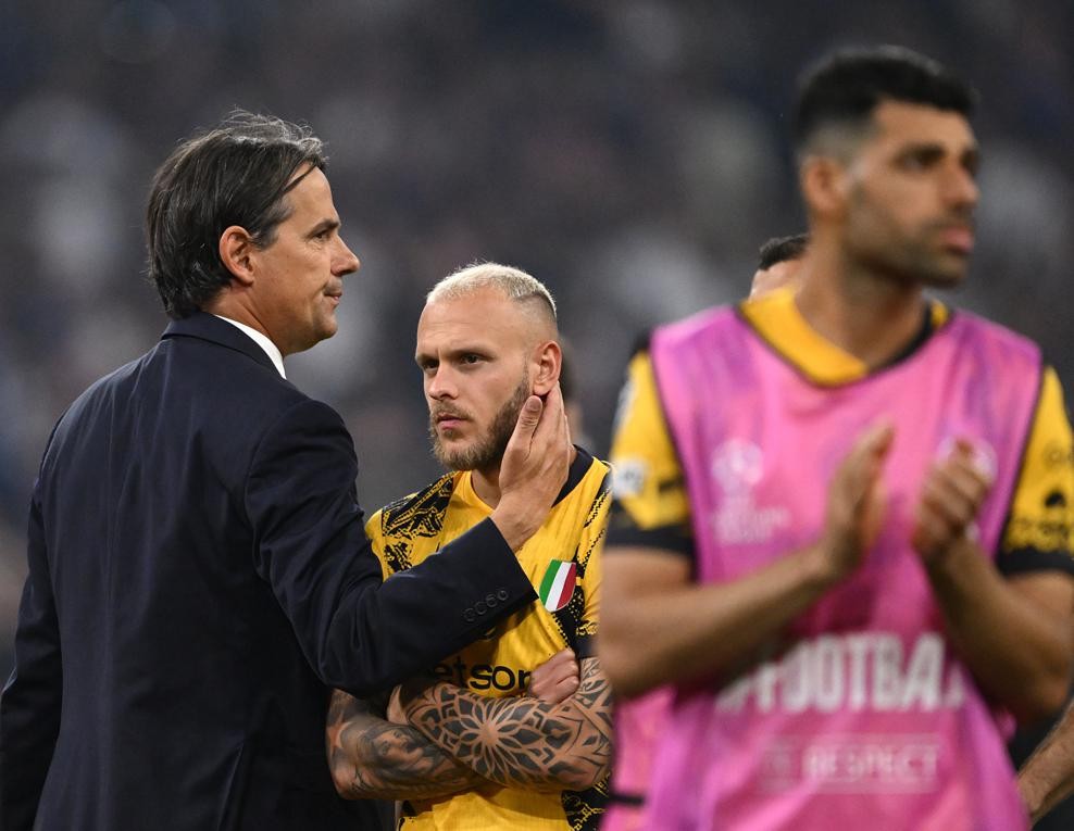 Simone Inzaghi an ủi các học trò.