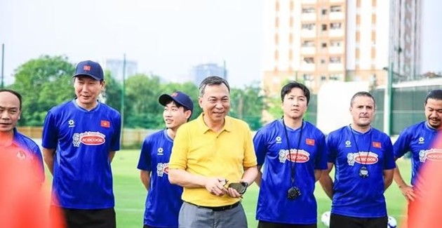 Lãnh đạo VFF gặp gỡ, động viên tuyển quốc gia Việt Nam và đội U22.
