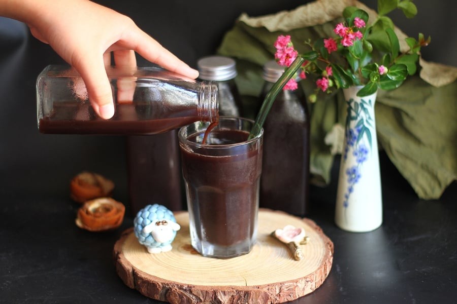 Nấu chè đậu đen mềm nhừ thường phải ninh ít nhất 1 giờ. Bí quyết dưới đây rút gọn thời gian nấu, tiết kiệm điện ga và có bát chè giải nhiệt 