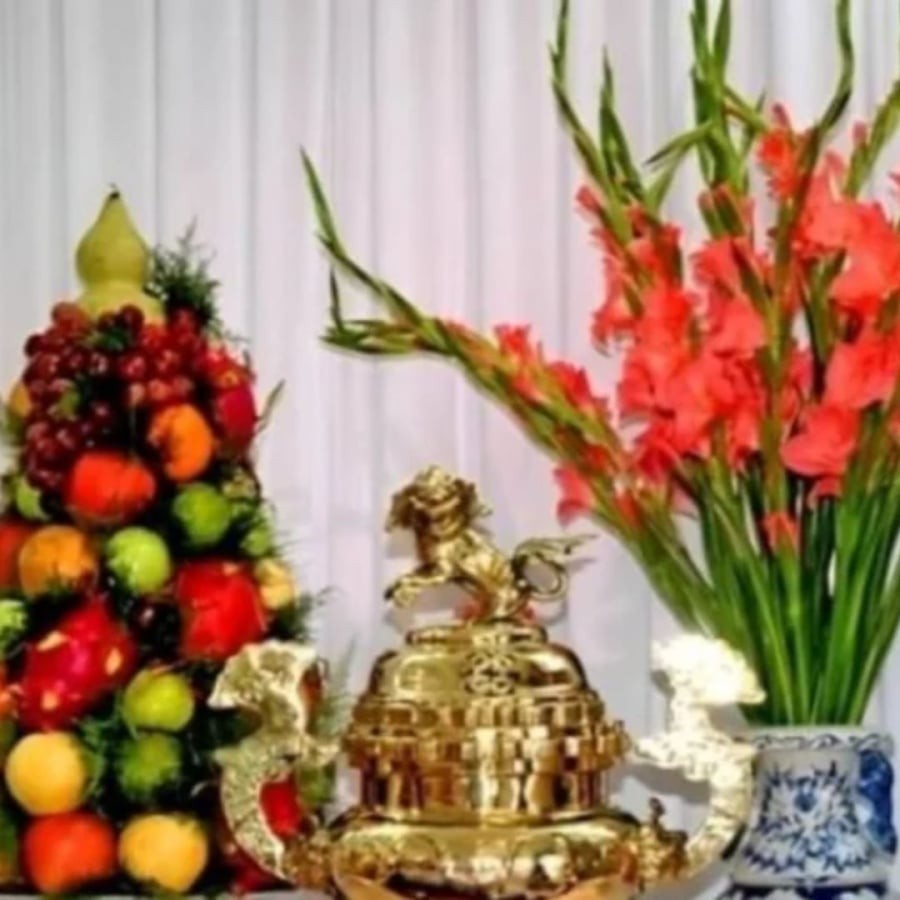 Hoa cúng nên hạ xuống tránh để hoa héo