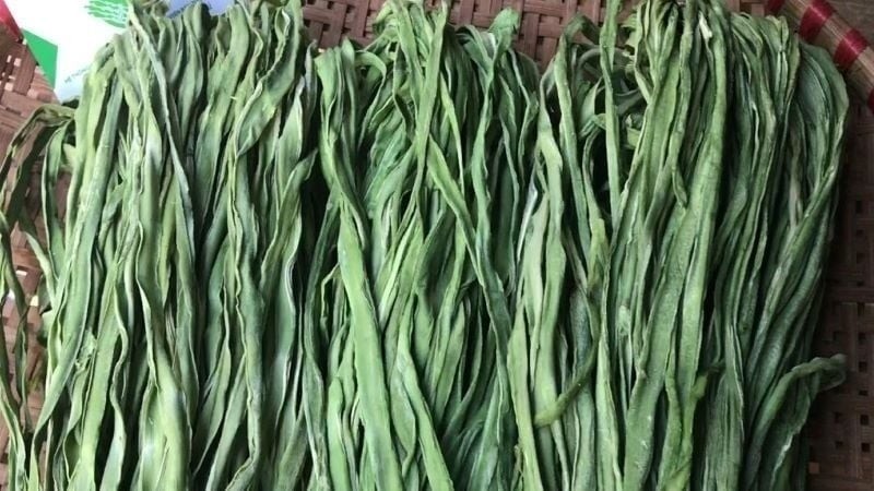 Rau tiến vua, còn gọi là Mountain Jelly Vegetable, rau công sôi, rau cần biển, rau câu hay rau cần khô tùy theo từng vùng miền, là một loại rau giàu dinh dưỡng quý giá.