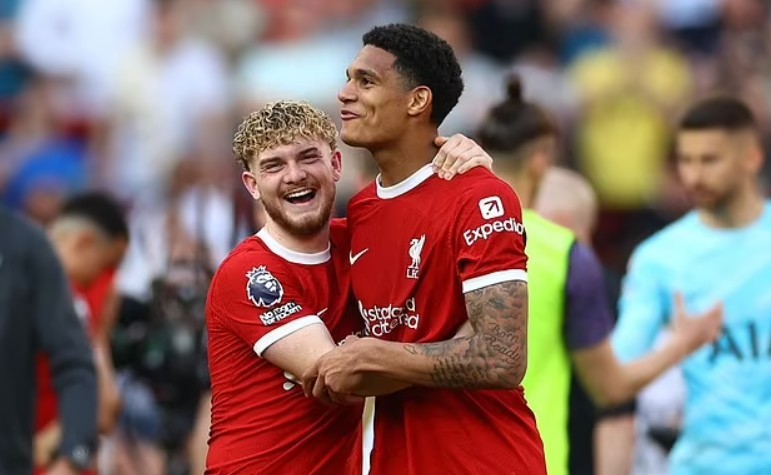 Harvey Elliott và Jarell Quansah có thể sẽ phải chuyển đến Bayer Leverkusen để Liverpool chiêu mộ Wirtz.