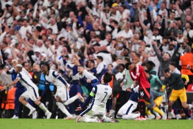 Tottenham vô địch Europa League.