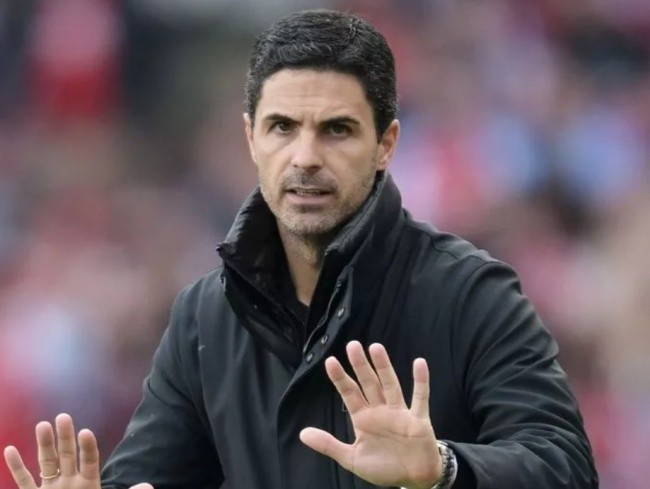 Arsenal sẽ chi tiêu mạnh tay ở hè 2025.