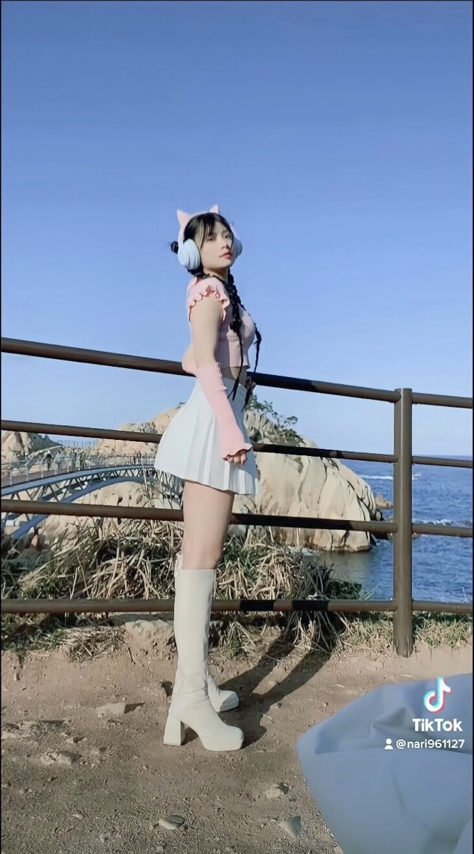 Yeah1_Nari Tú