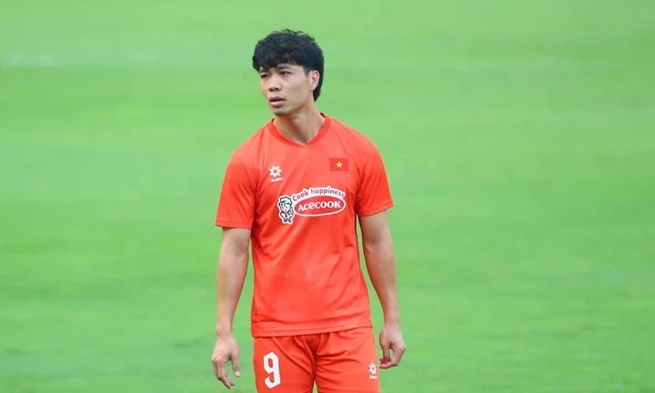 Công Phượng rời đội tuyển vì chấn thương.