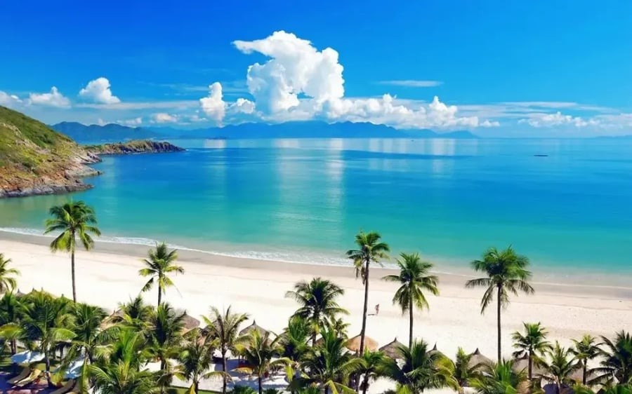 Mỹ Khê – bãi biển biểu tượng của Đà Nẵng hiện đại và sôi động.