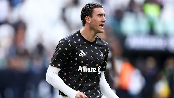  Vlahovic được đồn đoán với Real.