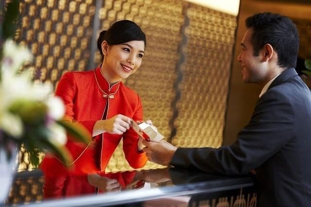 Thông thường, khi nhận phòng khách sạn, lễ tân sẽ sắp xếp phòng từ ngoài vào trong.