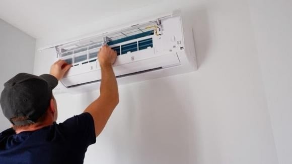 Hãy làm mát phòng bằng chế độ thường, sau đó chuyển sang ECO để duy trì nhiệt độ với mức điện tiêu thụ thấp hơn.