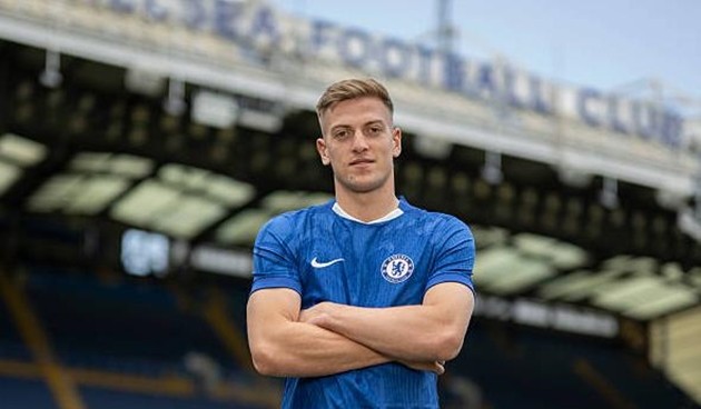 Liam Delap có thể giúp Chelsea đa dạng hàng công.