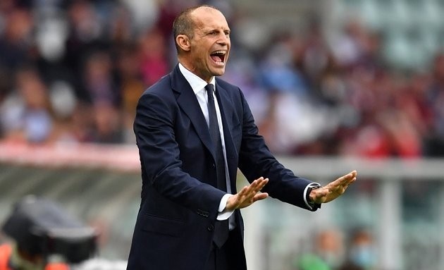 Allegri vừa trở về Milan và chuẩn bị cho một tiền vệ dày dặn kinh nghiệm