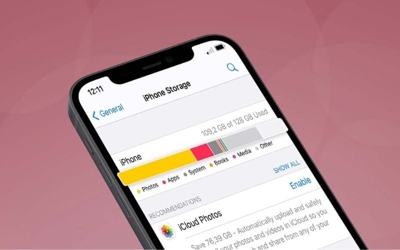 Đối với người dùng iPhone và một số dòng điện thoại không hỗ trợ khe cắm thẻ nhớ ngoài, việc không thể mở rộng bộ nhớ bằng thẻ microSD cũng góp phần gây ra tình trạng đầy bộ nhớ nhanh chóng.