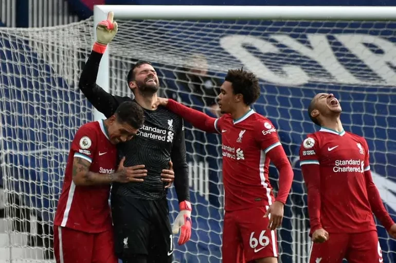 Alisson tri ân người cha sau khi đem về bàn thắng quý giá cho Liverpool