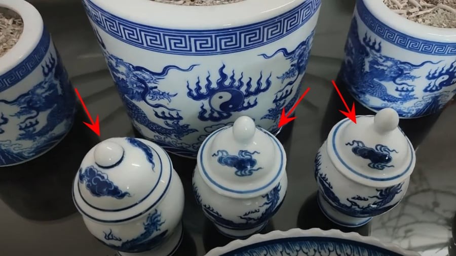 Hũ gạo, hũ muối và hũ nước có vị trí riêng trên bàn thờ, mang ý nghĩa nhất định trong phong thủy.