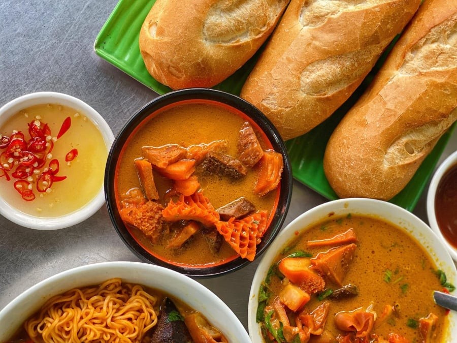 Món phá lấu hoàn thành ăn với bánh mì thì còn gì tuyệt bằng