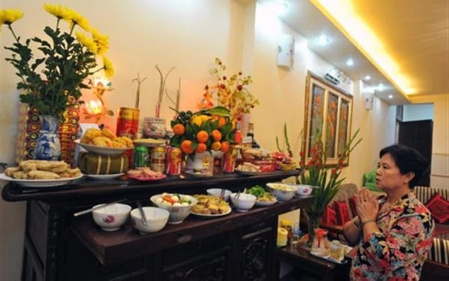 khong dat canh vang la ngoc tren ban tho