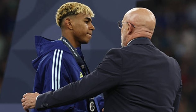 Hình ảnh của Ronaldo rất tương phản với tài năng trẻ Lamine Yamal, ngôi sao được kỳ vọng rất nhiều nhưng 