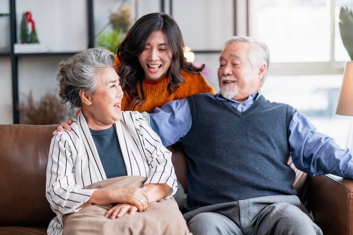 Nhiều người trẻ hiện nay dù đã đi làm nhưng vẫn chưa thoát khỏi lối sống “vừa đủ qua tháng”.