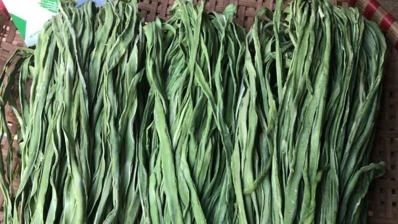 Rau tiến vua, còn gọi là Mountain Jelly Vegetable, rau công sôi, rau cần biển, rau câu hay rau cần khô tùy theo từng vùng miền, là một loại rau quý giàu dinh dưỡng.