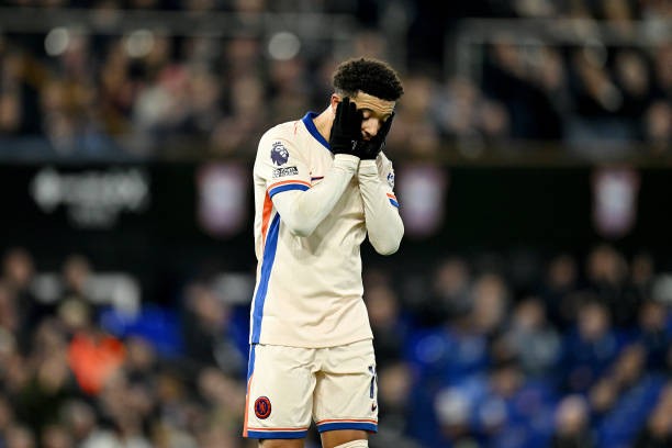 Sancho bị Chelsea