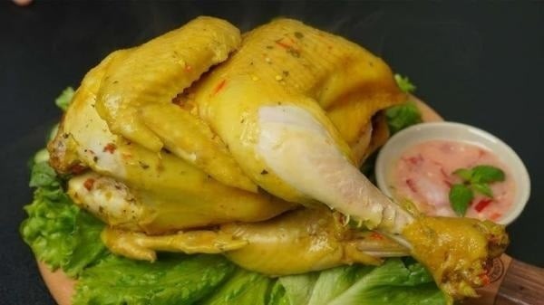 Vớt ra để ráo và có thể phết thêm mỡ gà hoặc nghệ pha loãng để tăng tính thẩm mỹ.