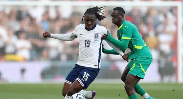 Eze là điểm sáng hiếm hoi của Anh trước Senegal.
