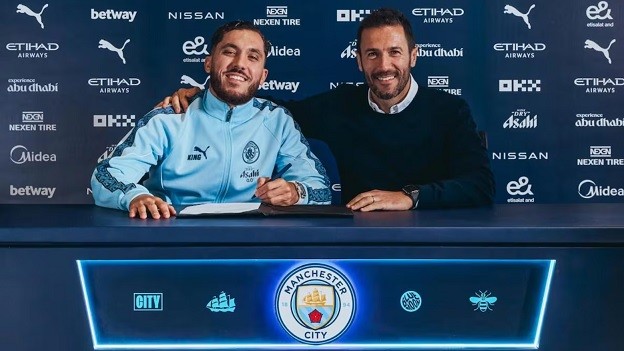 Man City mua sắm tích cực sau mùa giải trắng tay.