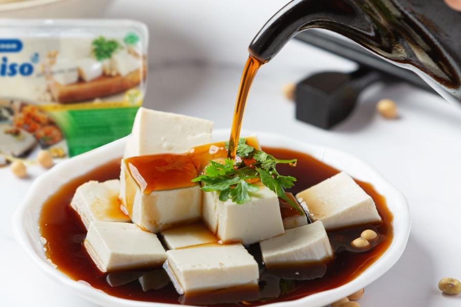 Nên ưu tiên mua ở những quầy hàng sạch sẽ, có thùng đựng riêng, đậy nắp và thay nước thường xuyên.