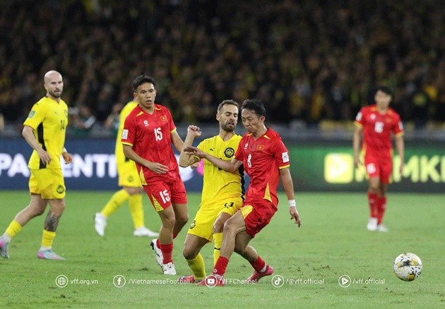 Việt Nam gặp nhiều khó khăn trước Malaysia. Ảnh: VFF.