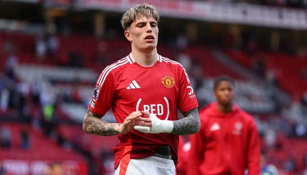 Garnacho đối mặt với cánh cửa rời Old Trafford.