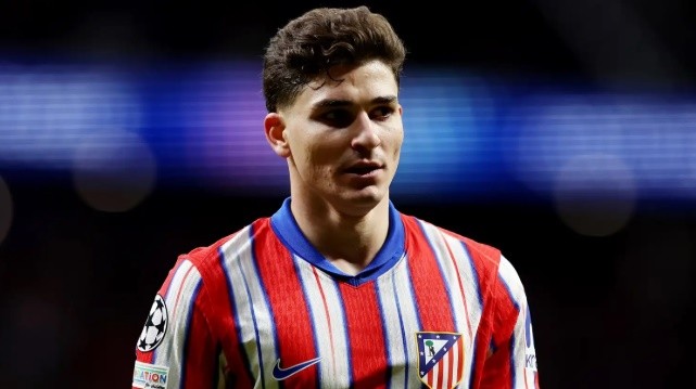 Arsenal nhắm Alvarez cho phương án dự phòng.