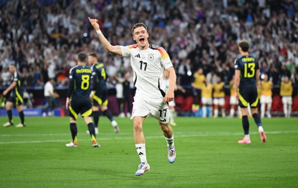 Florian Wirtz thăng hoa ở Leverkusen.