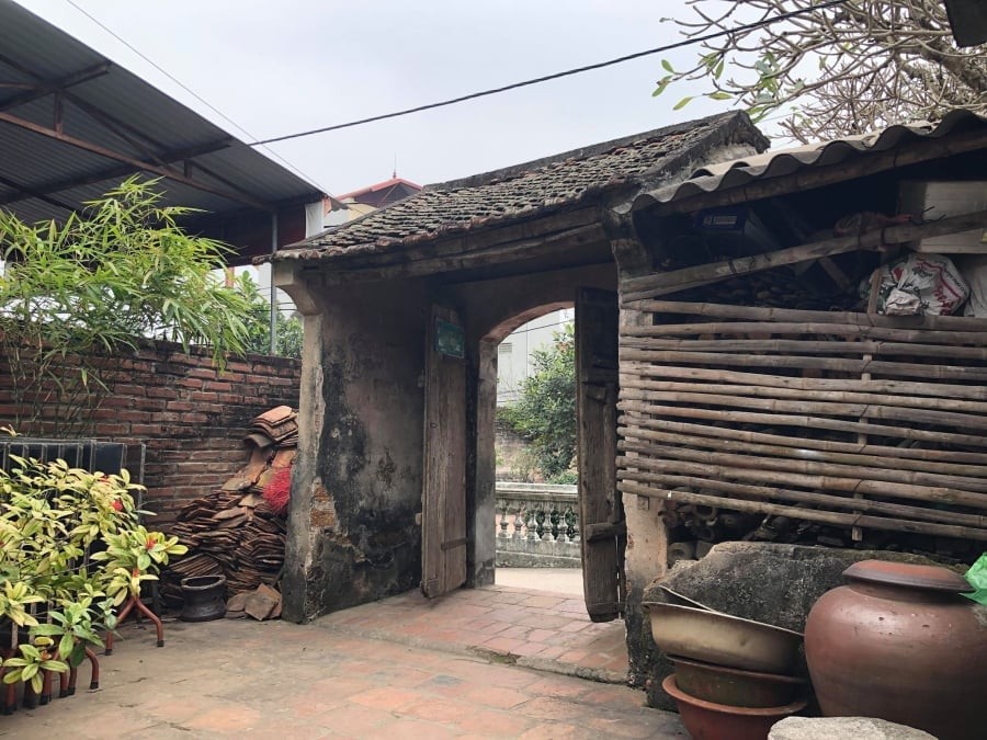 Cả hai vế của câu tục ngữ đều quy về một chữ: “Lộc” – nhưng không phải lộc từ trời rơi xuống, mà là lộc do sự bền gốc, đúng thời, thuận đạo mà sinh ra.
