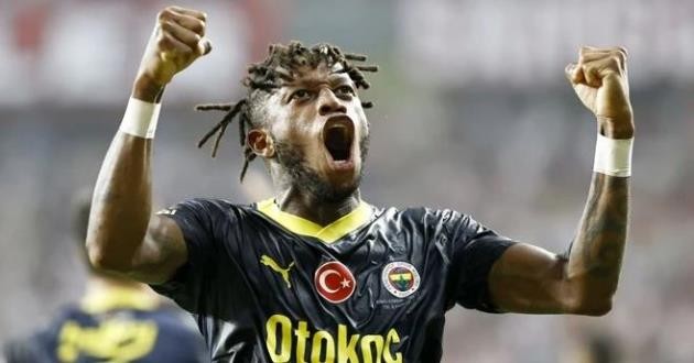 Fred bị Mourinho đưa vào danh sách chuyển nhượng.