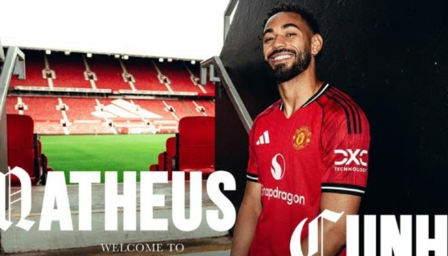Matheus Cunha xúc động ngày ra mắt Man United.