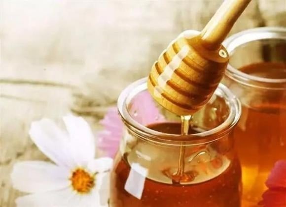 Vào mùa đông, thời tiết hanh khô dễ gây khô họng, ho hoặc cảm giác nóng trong.