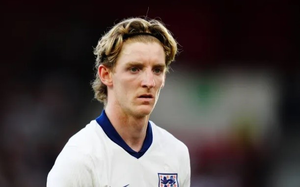 Gordon lọt vào tầm ngắm của Liverpool.