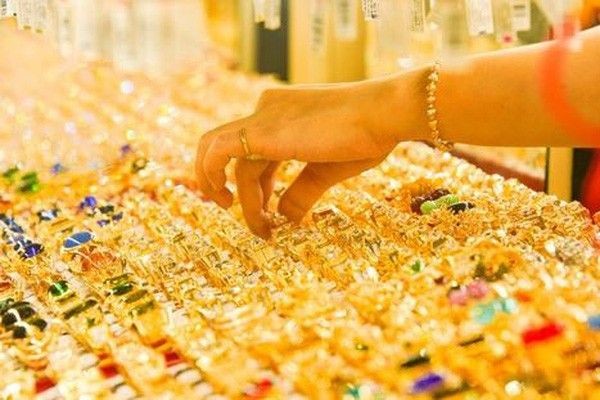 Sắp tới mua bán vàng từ 20 triệu trở lên bắt buộc phải chuyển khoản