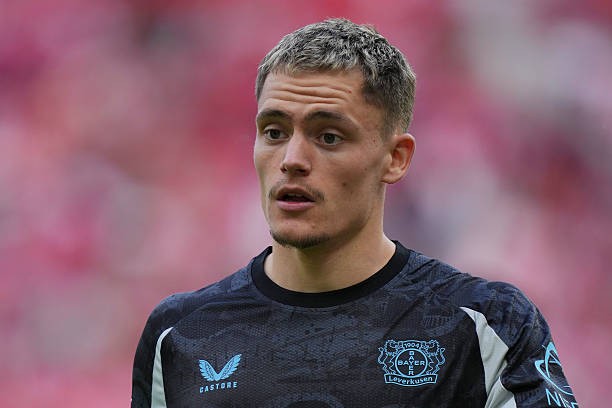 Florian Wirtz trên đường gia nhập Liverpool.