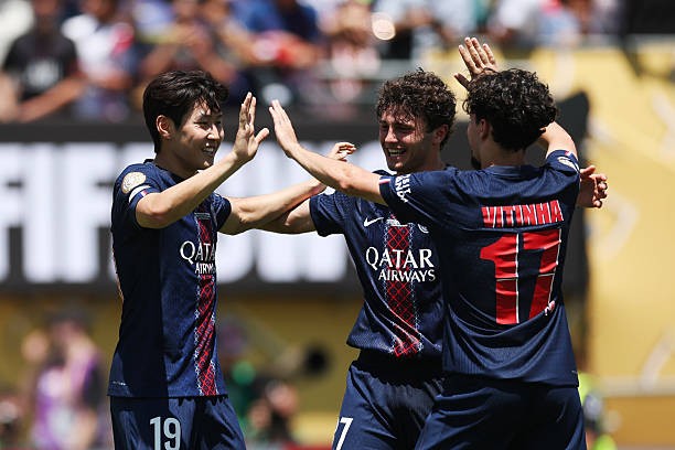 PSG thị uy sức mạnh.