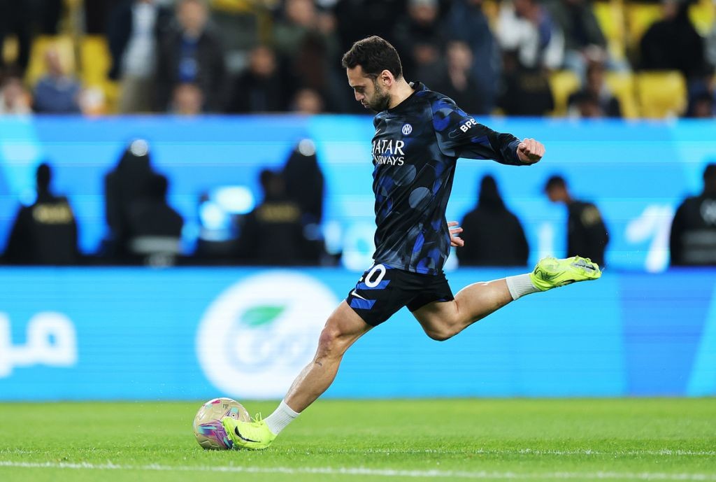  Calhanoglu có thể rời Inter ngay mùa hè này.
