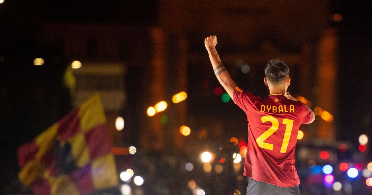 Từ trụ cột của Juve, Dybala trở thành người hùng của thành Rome