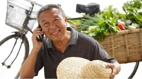 Người giúp việc không chỉ đơn thuần là người được thuê để hỗ trợ công việc hằng ngày, mà nếu biết cách ứng xử chân thành và tử tế, họ có thể trở thành một người bạn đồng hành thầm lặng trong những năm tháng tuổi già.