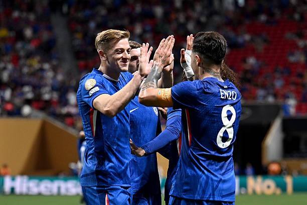 Chelsea mở màn giải đấu một cách suôn sẻ.