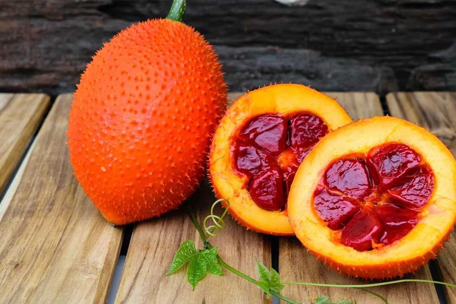 Theo nghiên cứu của Viện Dinh dưỡng Việt Nam, hàm lượng vitamin C trong gấc cao gấp 40 lần cam và gấp gần 10 lần so với cà rốt