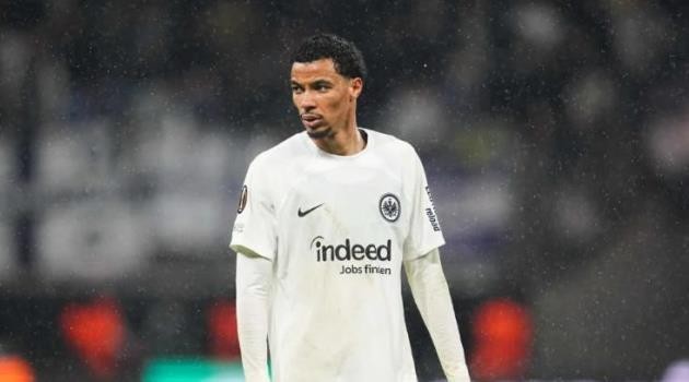 Hugo Ekitike đang được MU săn đón.