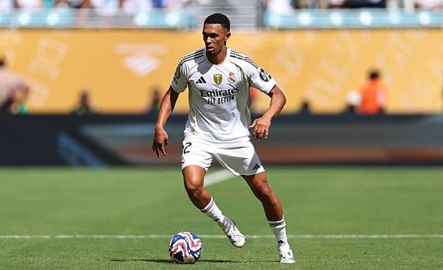 Trent bộc lộ điểm yếu phòng ngự trước Al Hilal