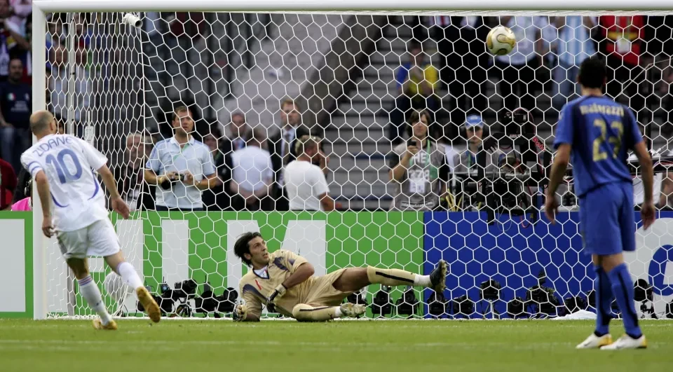 Zidane tạo ra khoảnh khắc bất tử từ cú sút Panenka